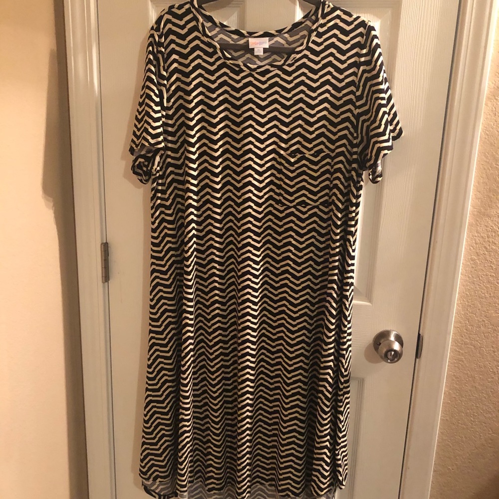 LuLaRoe Carly dress - black and cream